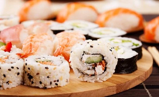 kilka rodzajów sushi